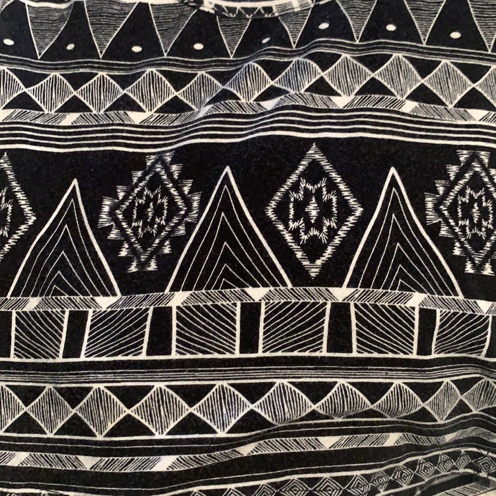Aztec Pattern Crop Top - Picture 3 of 3